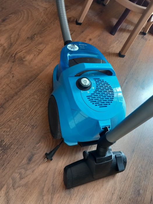 Продавам прахосмукачка BOSH в отлично състояние. ЗАПАЗЕНА.