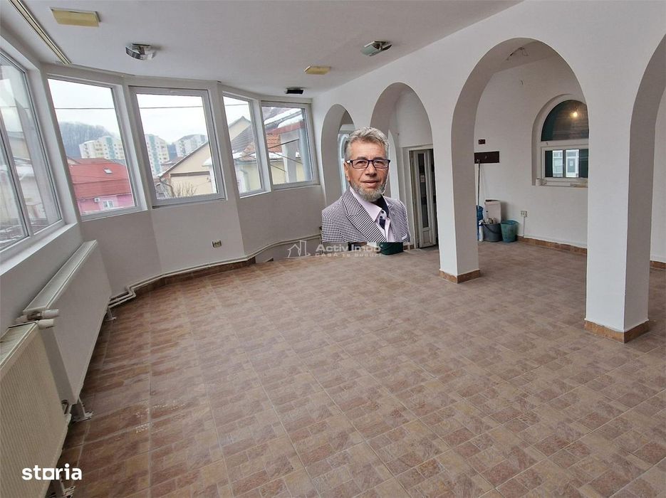 Resita Central Sp.Comercial 415 mp.Comision ZERO Cumparator