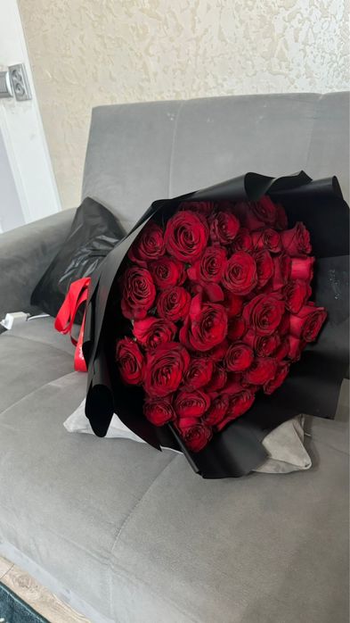 51шт кызыл роза,свежий,срочно сатылады!!