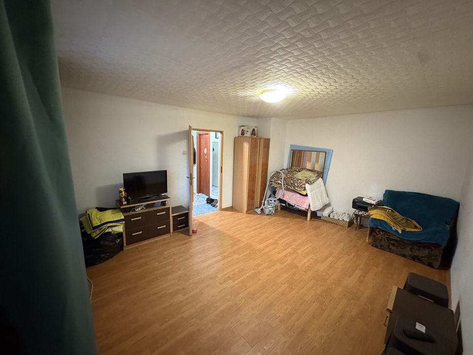 se vinde garsoniera ,comuna 1 decembrie