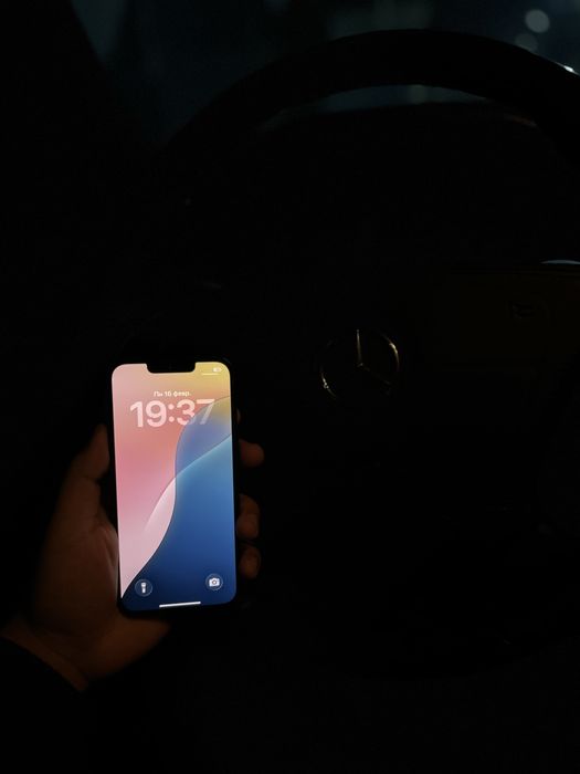 Продам iphone 13 на гарантии 92% акб