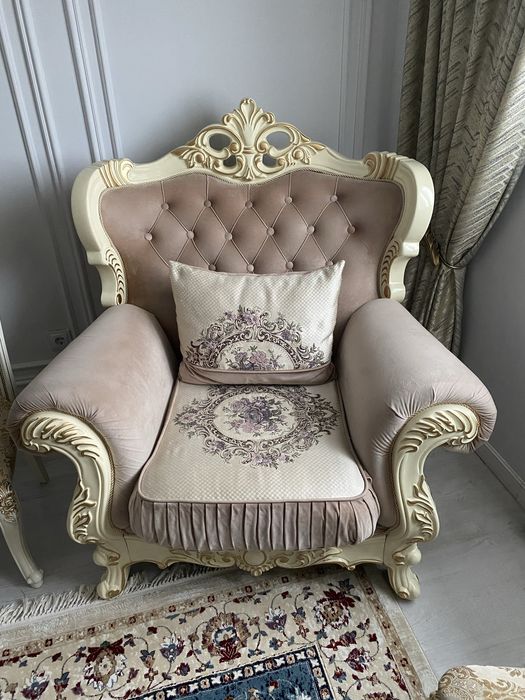 Раскладной диван и два кресла