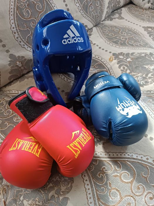 Продам Шлем и перчатки