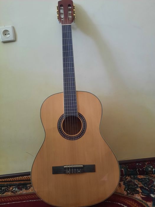 Classic gitara deviser