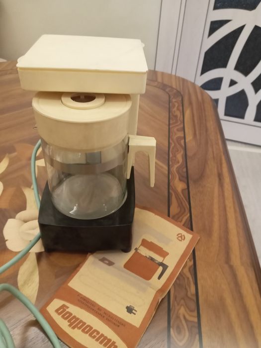 Электрокофеварка новая  . Сделано в СССР.