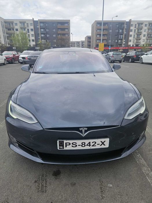 Tesla Model S Free supercharger