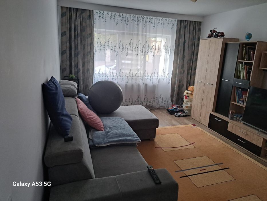 Inchiriez apartament cu 2 camere în zona Obcini