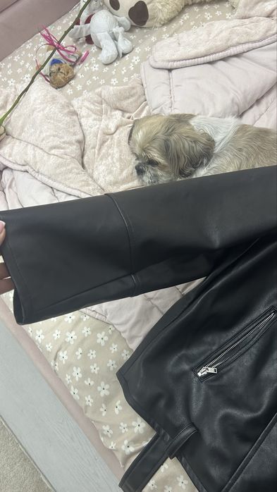 Geaca de piele neagra