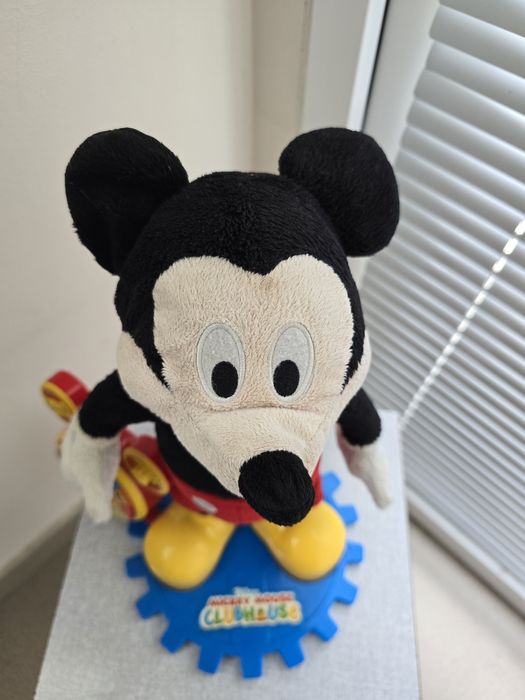 Мики Маус разказвач на приказки на италиански език