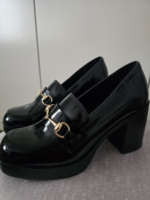 Черни лачени обувки ATTRATIVO