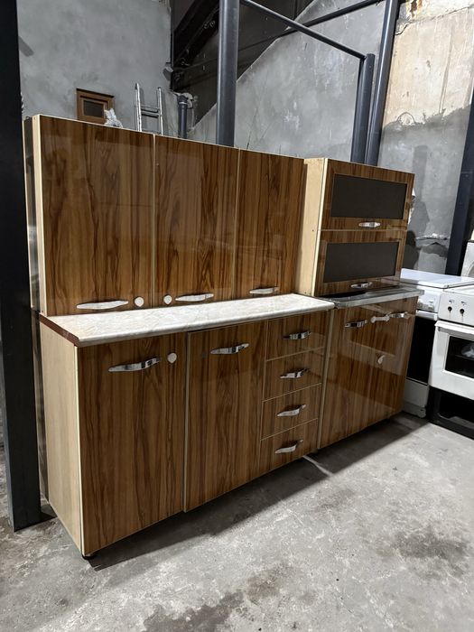 Срочно Сотилади кухонная 2 метир Ени састаянаси зур