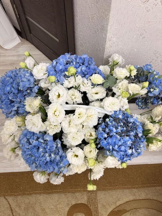 Продаю композицию гортензий, эустом, эвкалипт