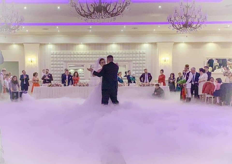 Gheață carbonică /baloane cu fum /artificii pentru diferite evenimente