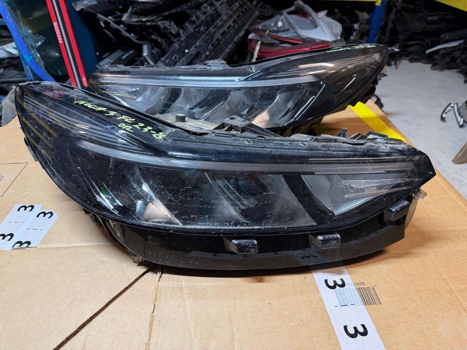 Far stanga / dreapta Ford Kuga Mk3 Facelift 2023/2024/2025