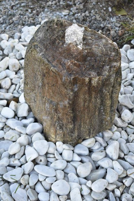 Уникални градински фонтани от естествен камък