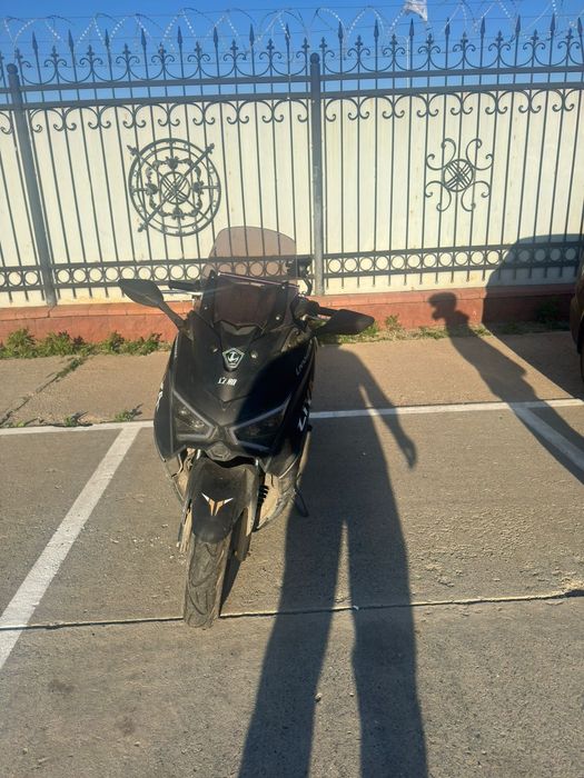 Скутер ZMAX 180 кубов