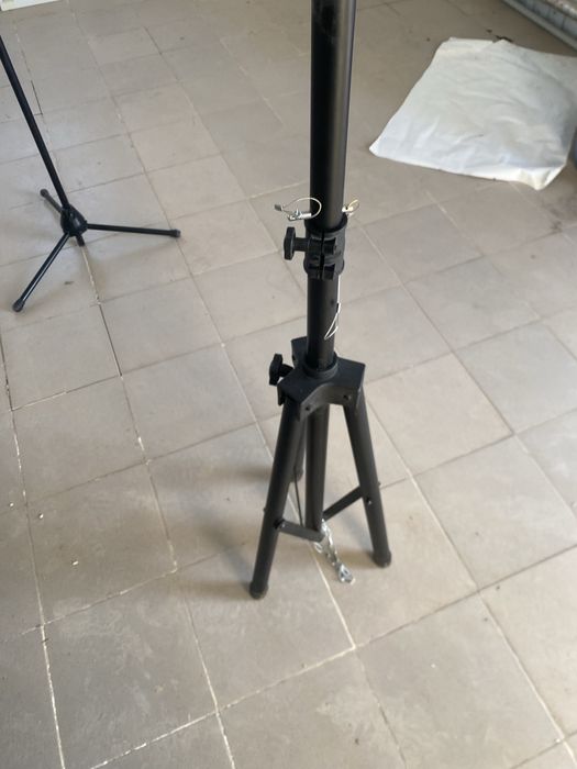 Продаются стойки для музыкальной аппаратуры