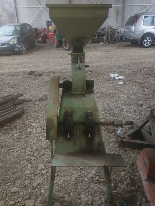 Moara cu ciocanele pe cardan