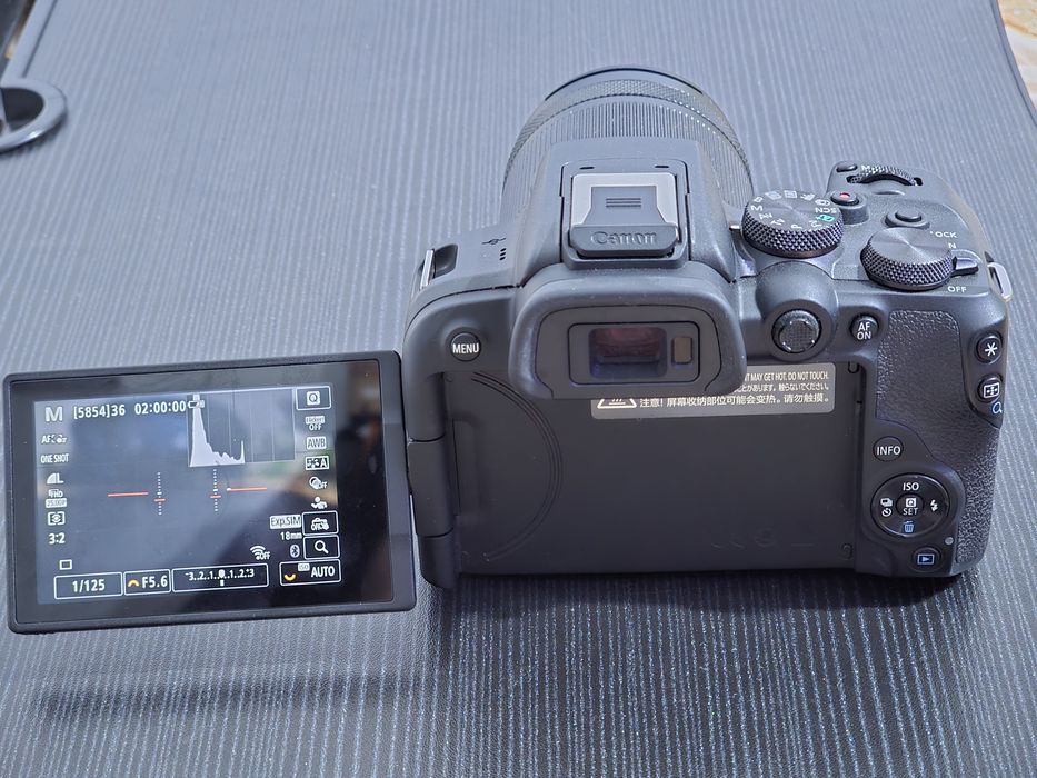 Aparat foto canon r10