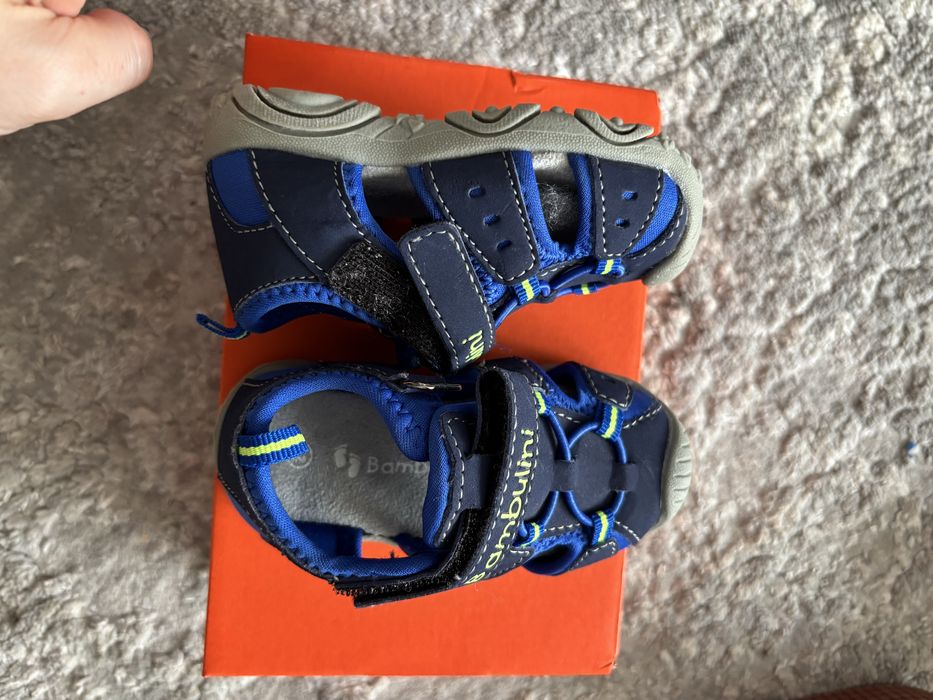 Чисто нови сандали за момче