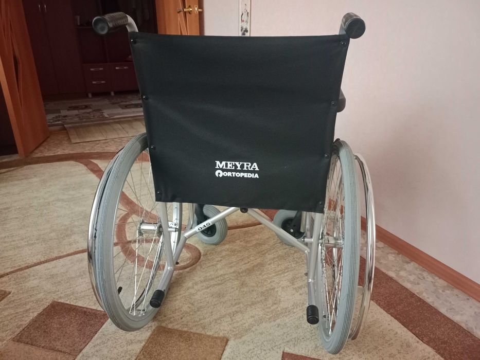 Прогулочная германская коляска.