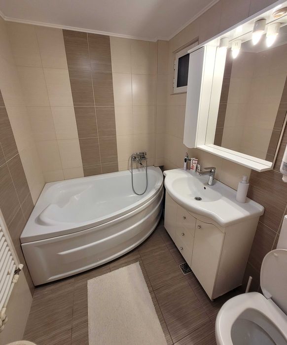 Vând apartament 3 camere, situat pe strada Ecaterina Teodoroiu