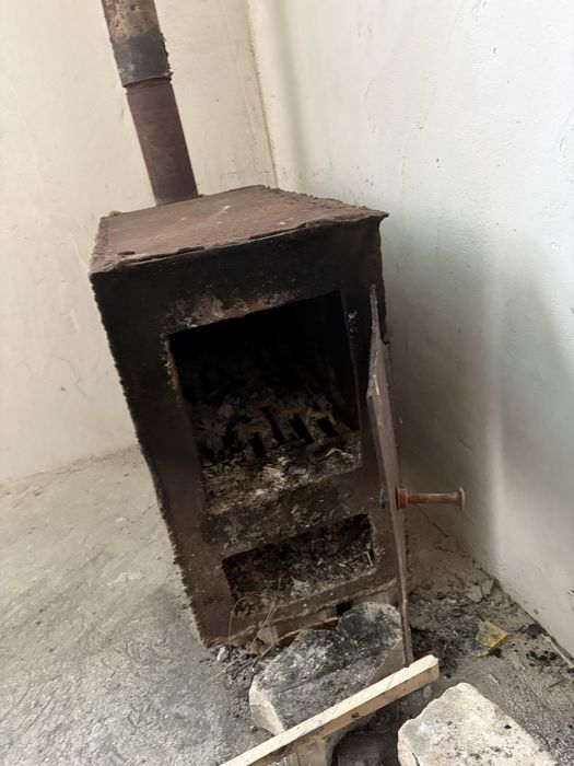 Печь на дровах,буржуйка