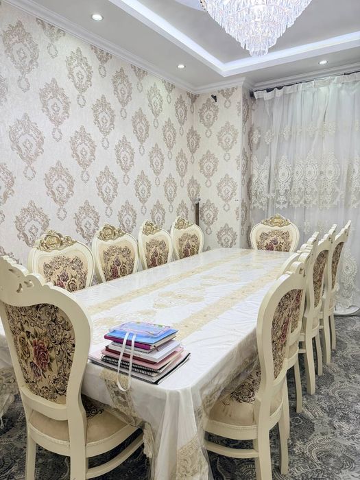 Стол ва 12 та стул сотилади 
Барчаси