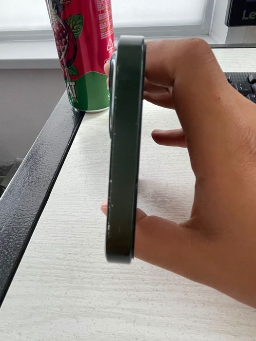 Продам Iphone 13