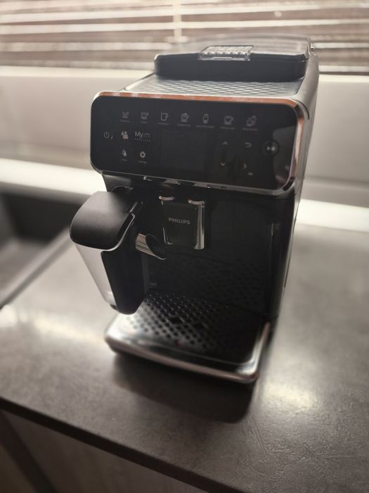 Espressor automat Philips Seria 4300 EP4349/70, sistem de lapte LatteG