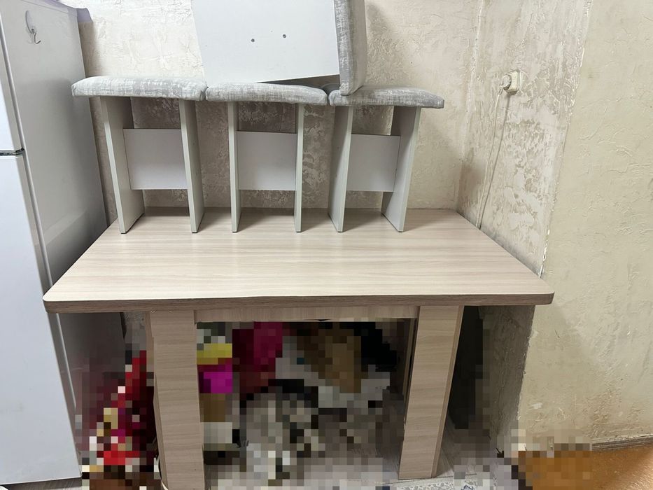 Продам кухонный стол