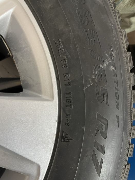 Продам комплект шин с дисками