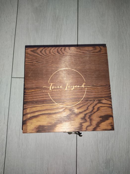 Set whisky premium, cu doua pahare si 8 cuburi