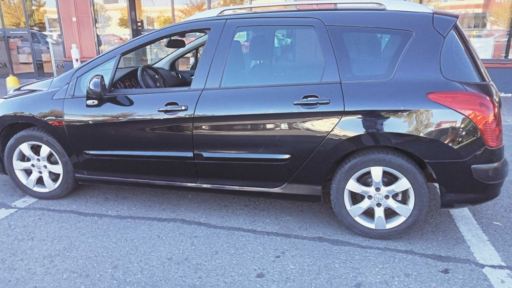 vind PEUGEOT 308 diesel inscrisa 2015 numai 113000 km