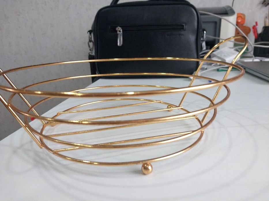 Продам хлебницу и фруктовницу