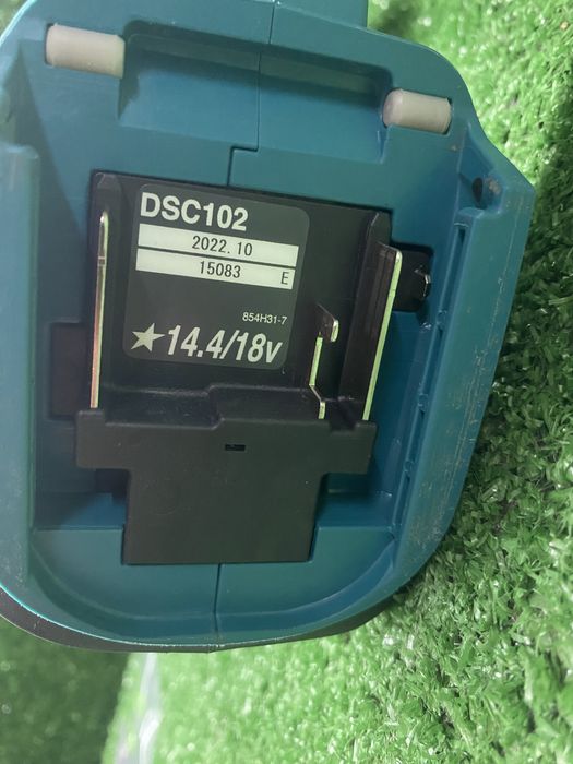 Безчеткова машина за рязане на шпилки Makita DSC 102