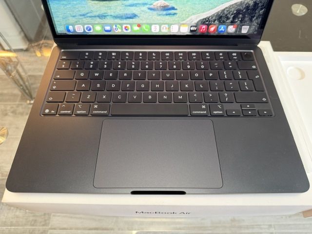 НА 5 ЦИКЪЛА MacBook Air M5 16GB memory, 512GB storage