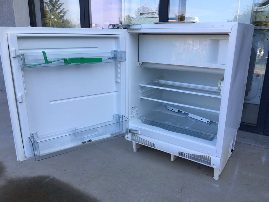 Малък хладилник Gorenje 82 см