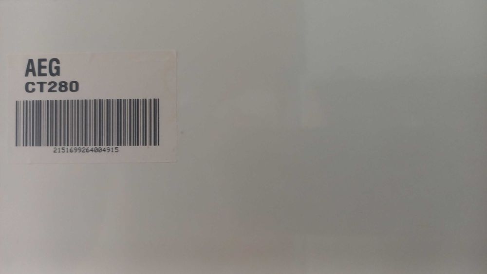 Продавам хладилник "АЕG" с отделна камера - НОВ!