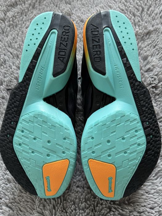 Vand papuci adidasai adizero boston 13