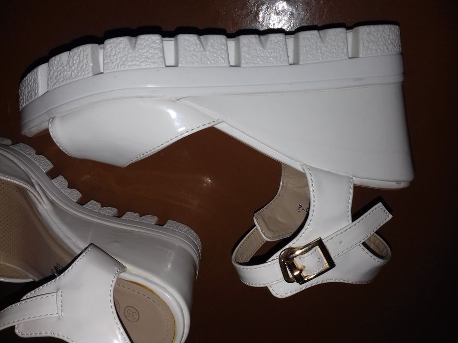 Туфли/босоножки 35 р новые