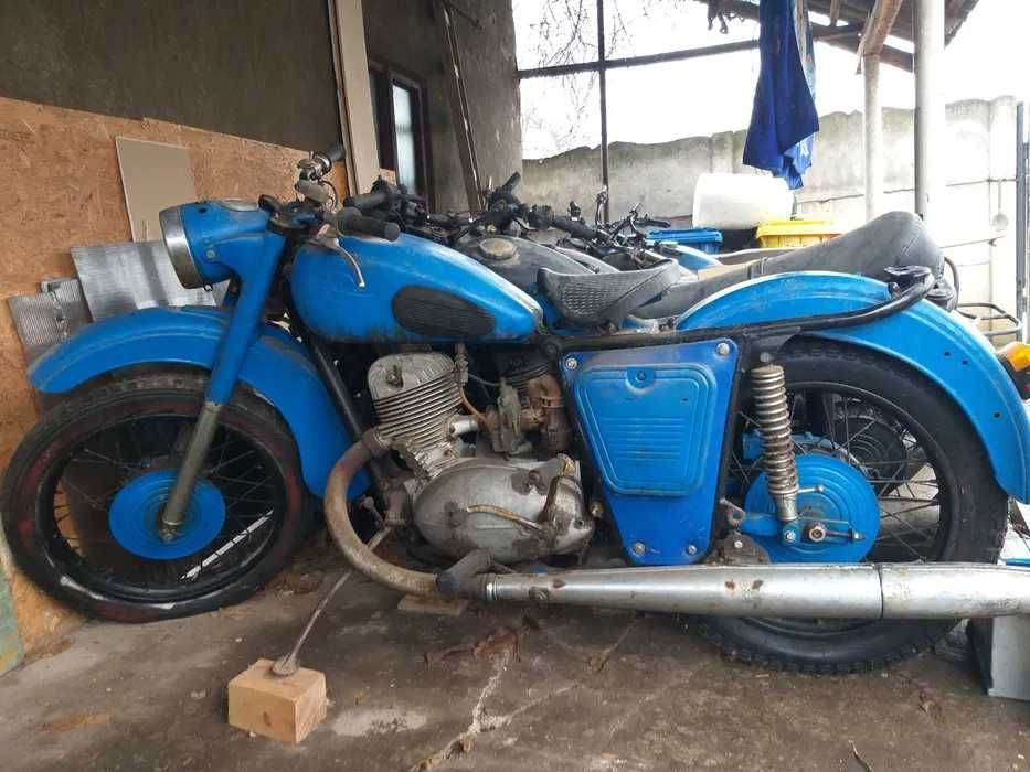 motocicleta Ij fara atas