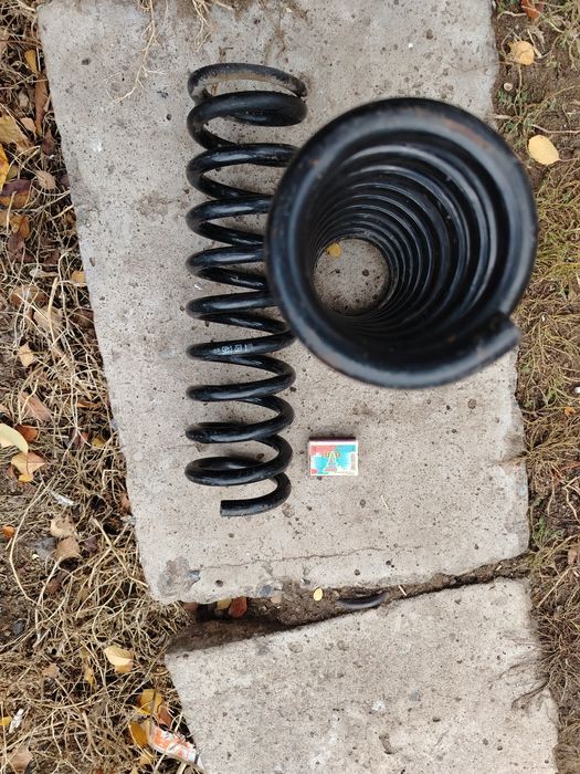 Продам пружины на мерседес.