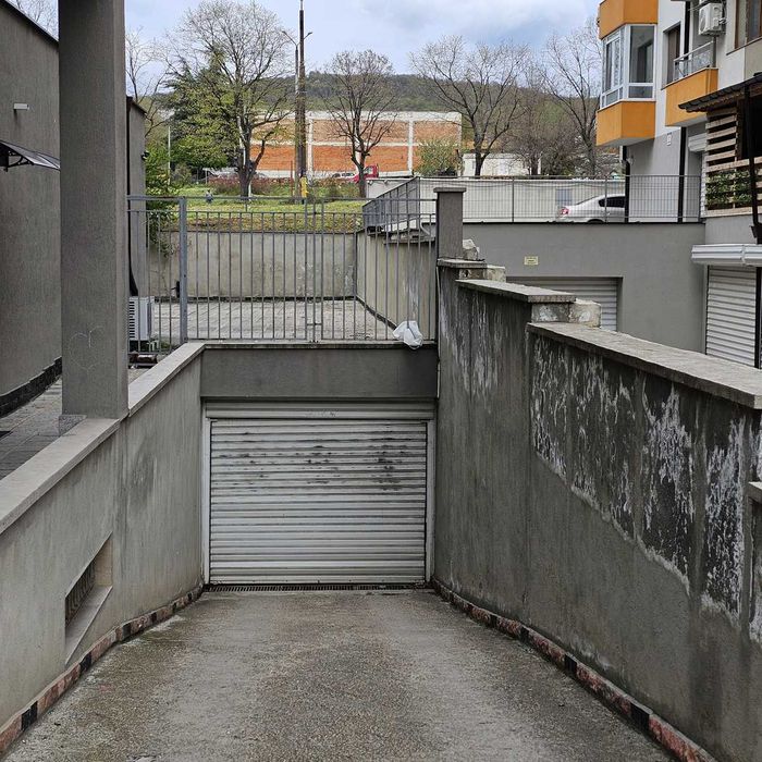 Дава се под наем Гараж / Паркомясто в София, Борово - 10 кв.м за 28.05 € - Снимка #2