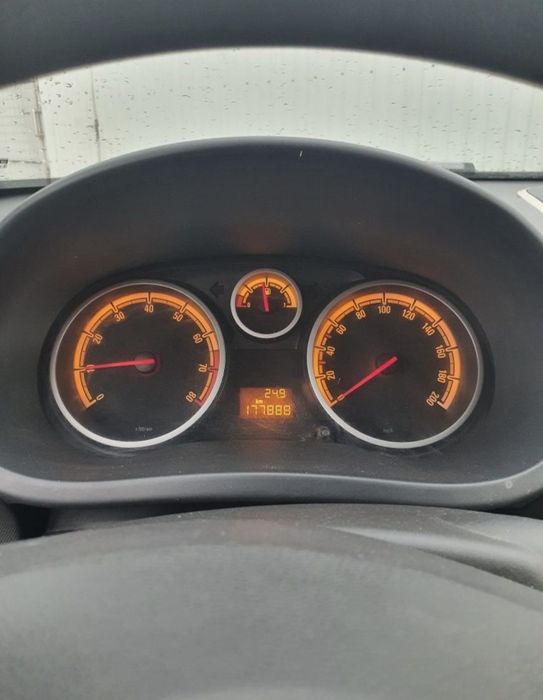 Opel corsa 1.2 benzina