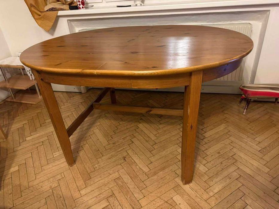 Masa Ovala din Lemn plus 5 Scaune