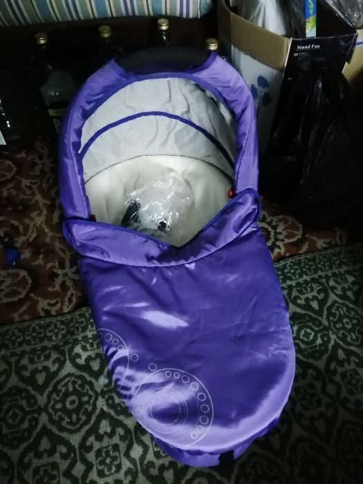 Детска количка лилава