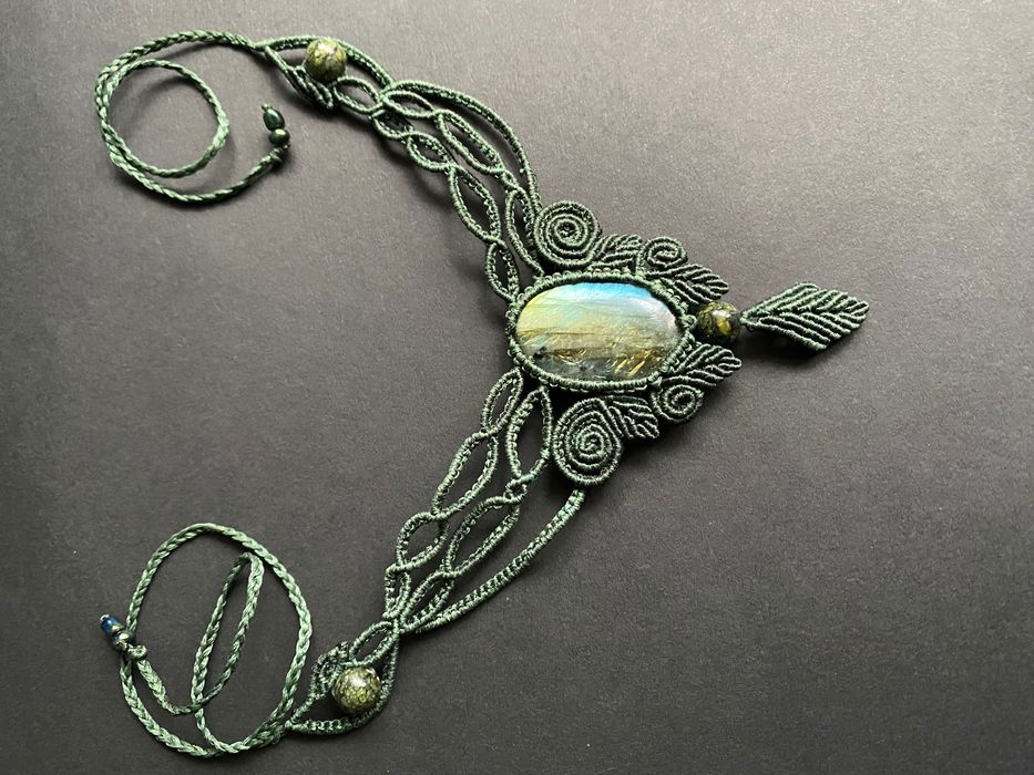 Colier macrame cu Labradorit