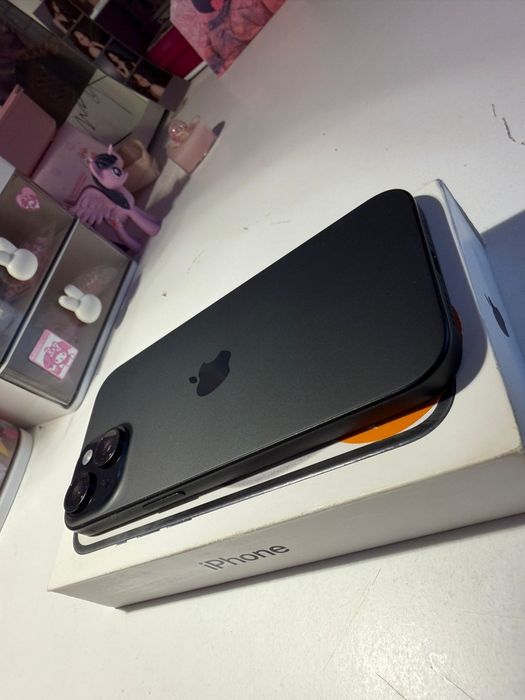 iPhone 15, cu cutie