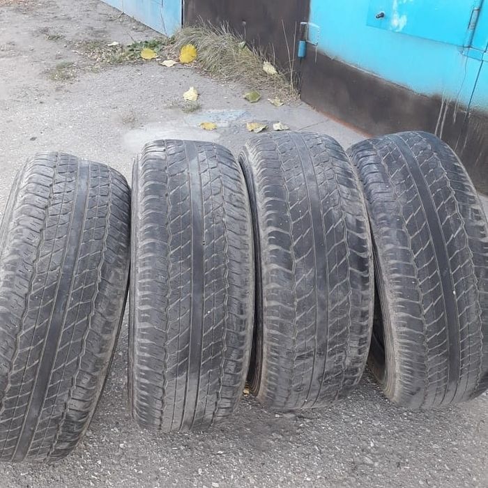 Продам шины б/у 265/65R17